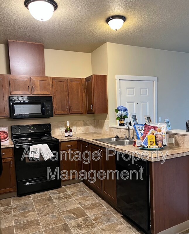 Building Photo - 515 Catron St N