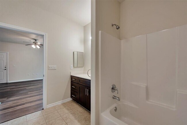 Building Photo - 203 Glade Bridge Ln