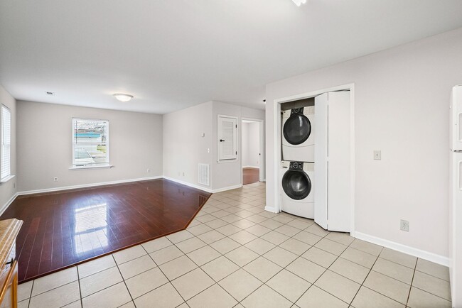 Building Photo - 604 41st Ave N