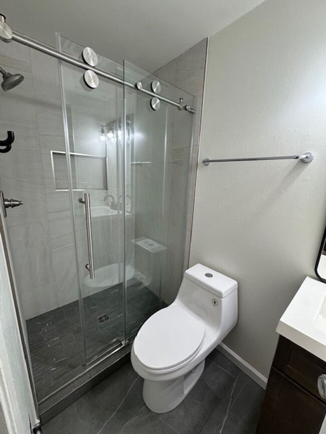 Building Photo - 2 Bedroom with an Additional Bonus Room Upstairs