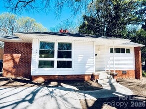 Building Photo - 541 E Woodlawn Rd