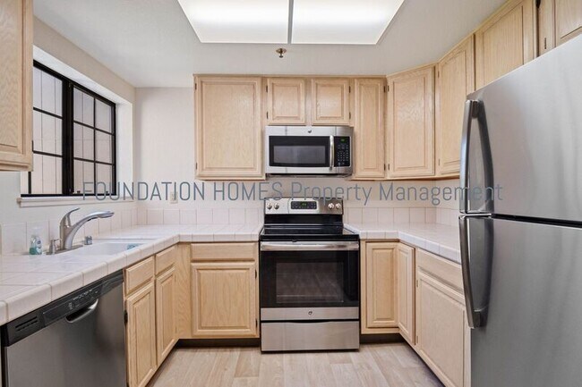 Building Photo - 130 Pelican Ln