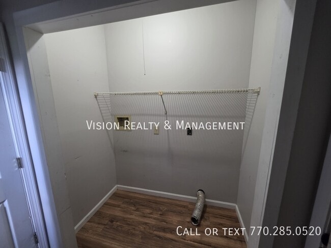 Building Photo - 985 S Lassetter Cir