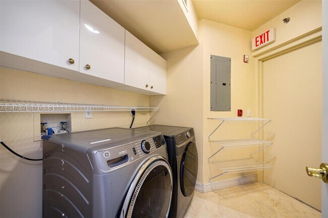 Building Photo - 19111 Collins Ave