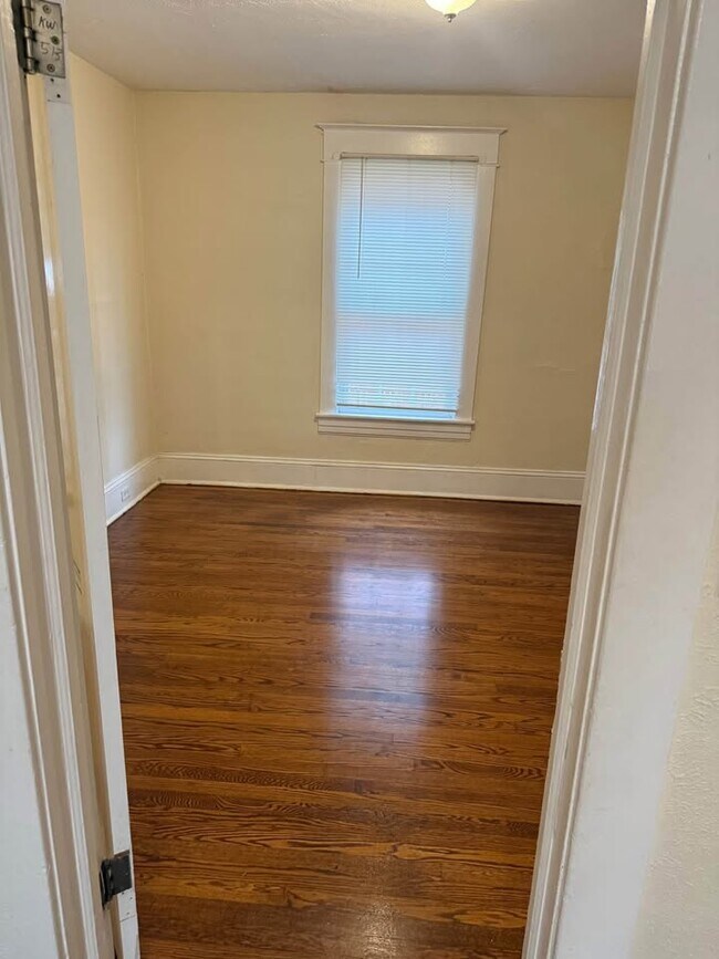 Building Photo - 668 Montrose Ave SE