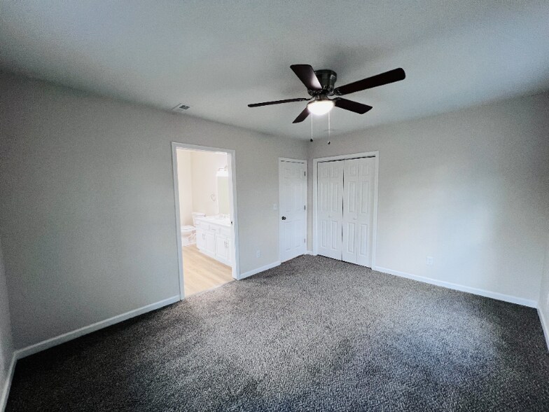 Building Photo - 3029 Woodland Ave