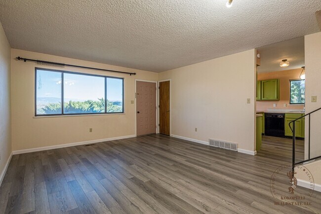 Building Photo - 507 S Broadway