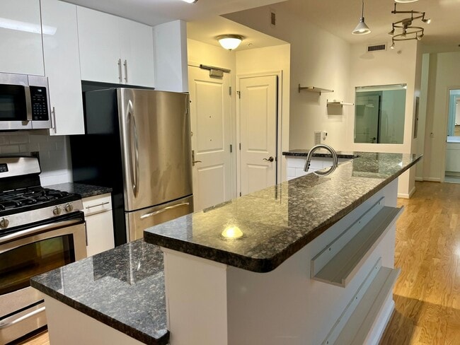 Building Photo - 1390 Kenyon St NW