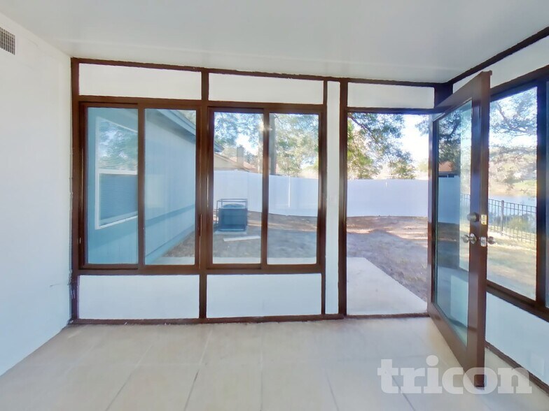 Building Photo - 1379 High Plains Dr W