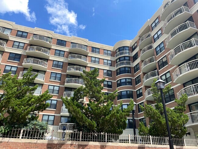 Building Photo - 1200 Braddock Pl