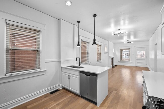 Building Photo - Charming Duplex in Wash Park!