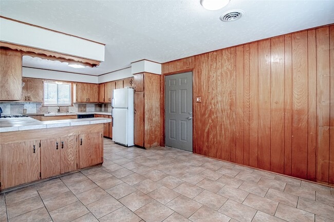 Building Photo - 365 FM247