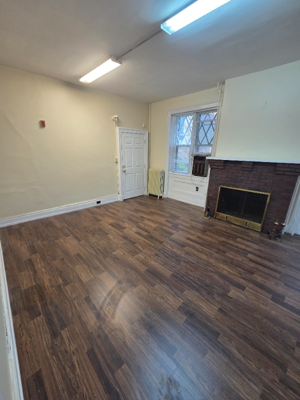 Building Photo - 806 13th St