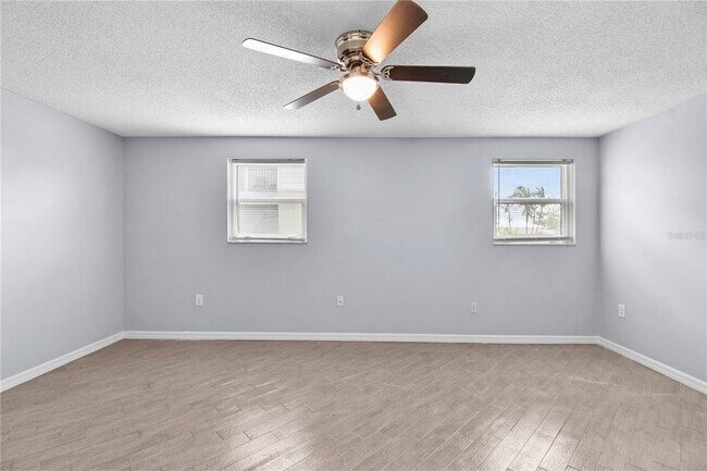 Building Photo - 4612 8th St Ct E