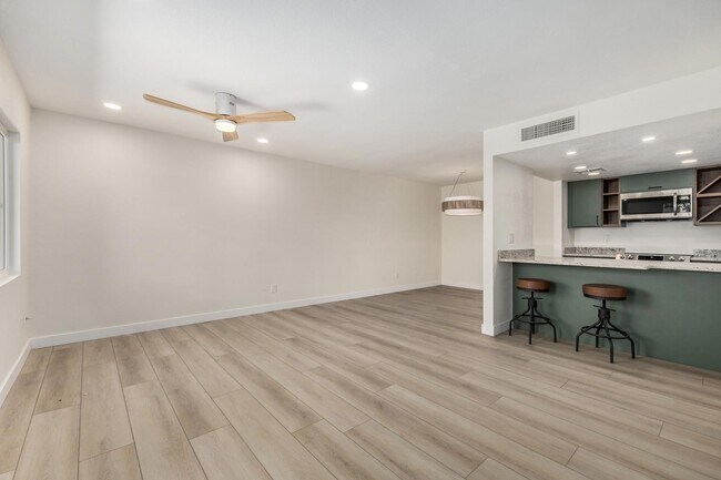 Building Photo - 222 W Brown Rd