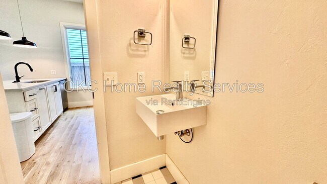 Building Photo - 941 Pedalers Ln