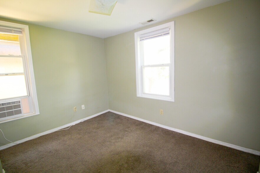 Bedroom 3 - 2584 Deming Ave