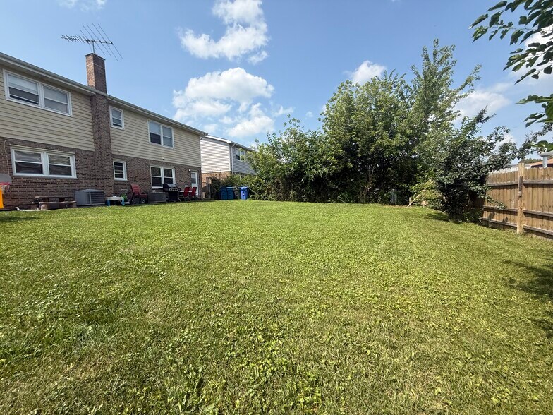Building Photo - 1202 E Ardyce Ln