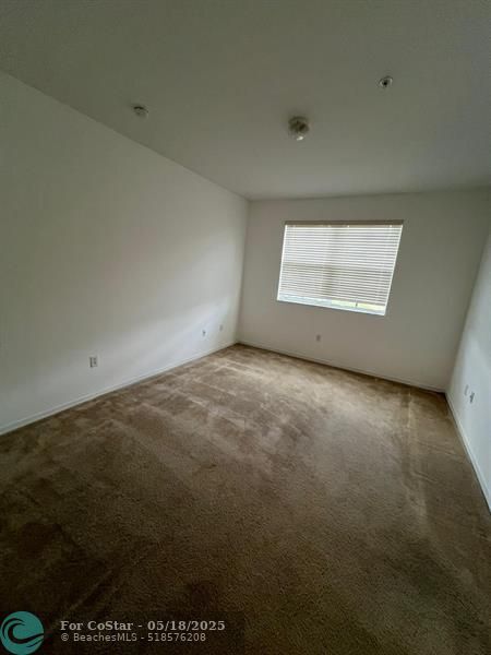 Building Photo - 1005 SW 143rd Ave
