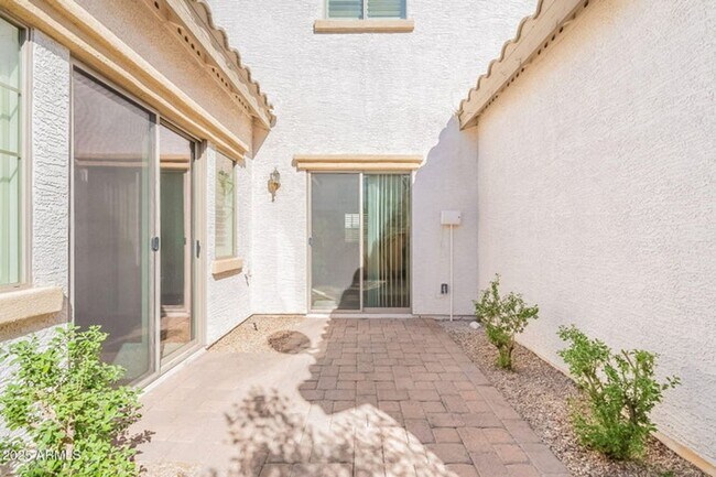 Building Photo - Lifestyle and convenience all in one!