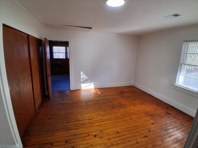 Building Photo - 1020 Peachtree St