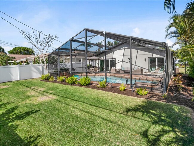 Building Photo - 692 106th Ave N