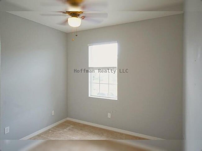 Building Photo - 3 Bed, 2.5 Bath two story townhome in High...