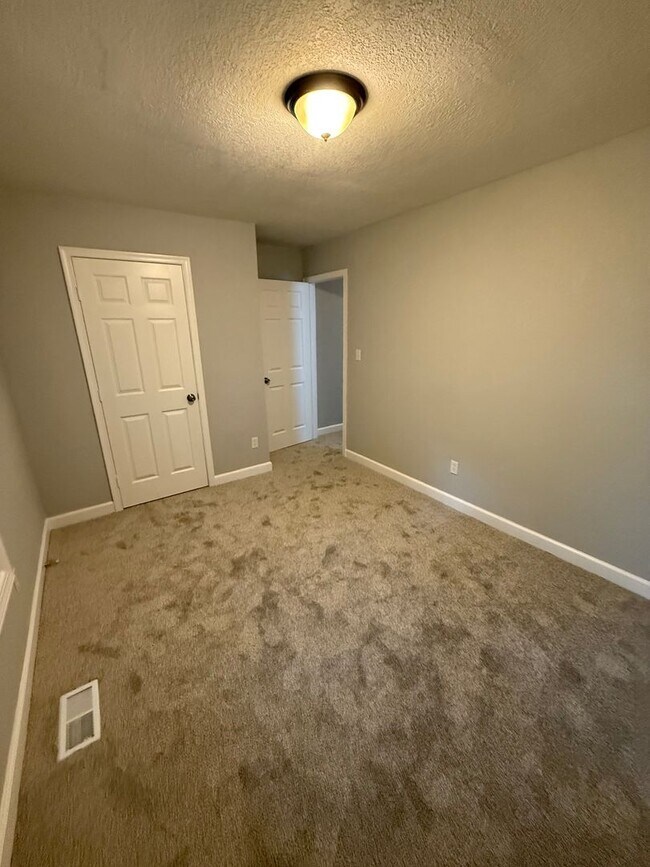 Building Photo - 315-317 Roselynn Lane