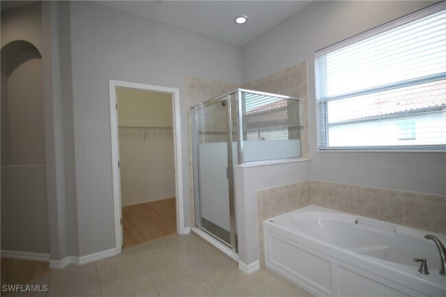 Building Photo - 2086 Grove Dr
