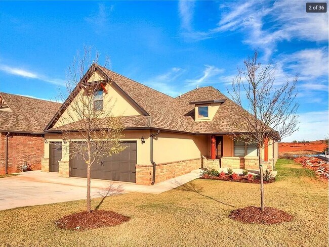 Building Photo - 2605 NE 14th St