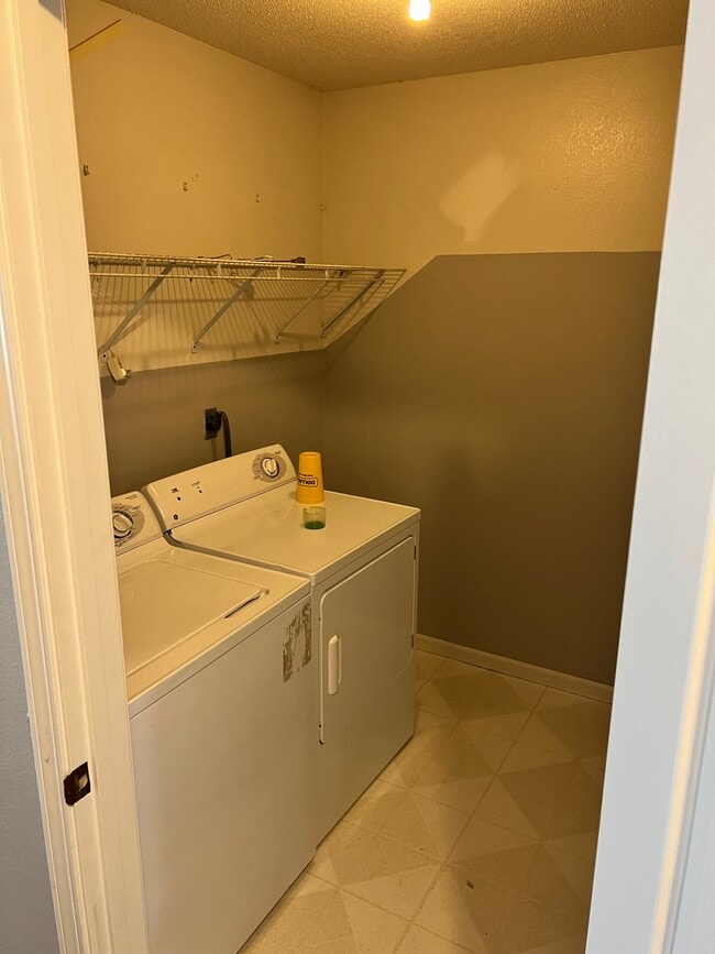 Building Photo - 2636 Villa Park Dr