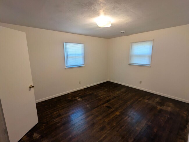 Building Photo - 313-313 Hurdle Dr