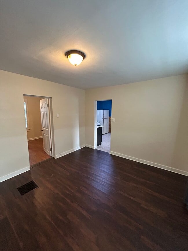 Building Photo - 1121 E 3rd St