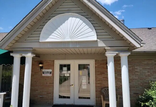 Primary Photo - 149 E Jones St