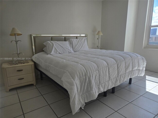 Building Photo - 3505 S Ocean Dr