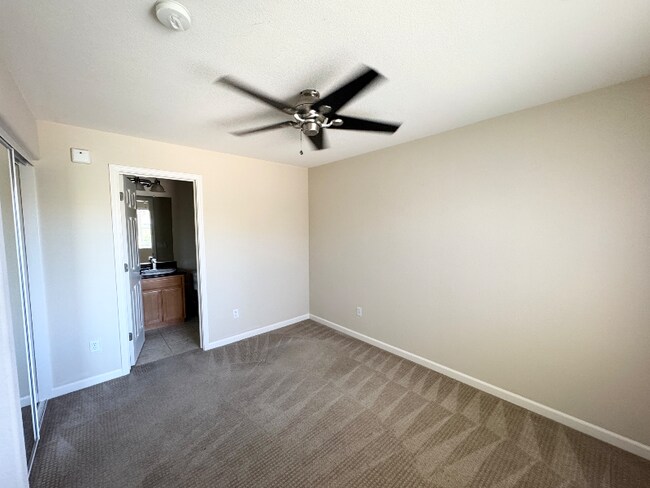Building Photo - 207 Heligan Ln