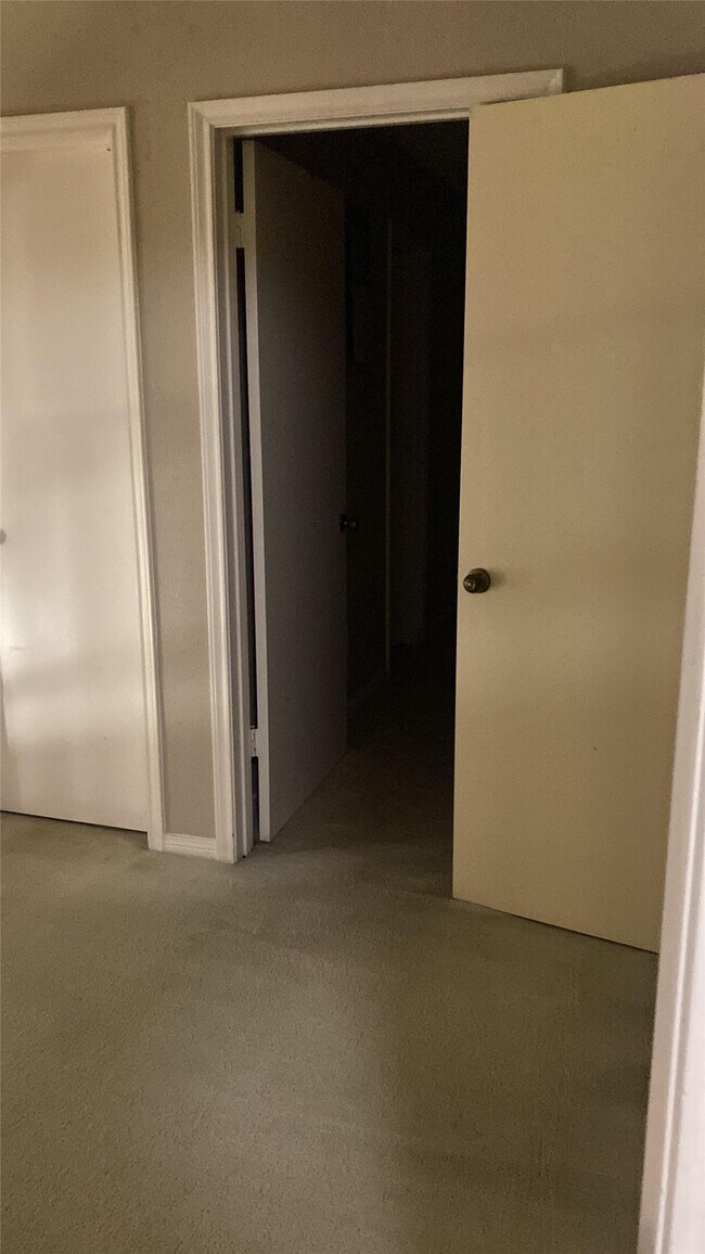 Building Photo - 11818 Plumbrook Dr