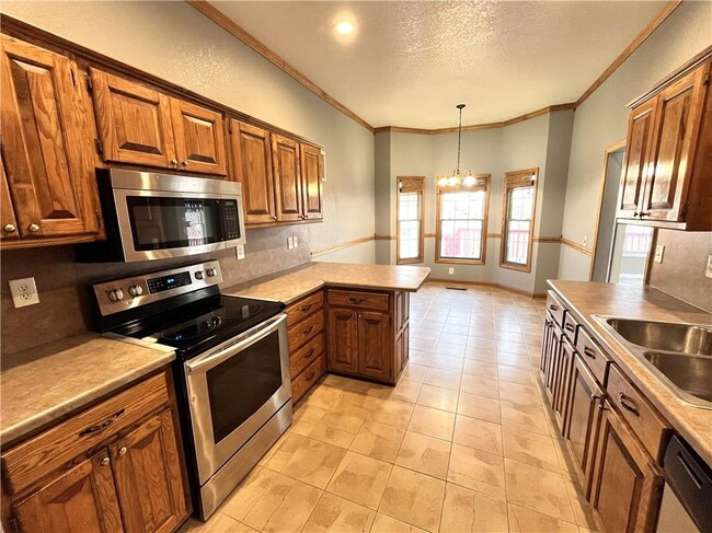 Building Photo - 95 Bassingham Dr