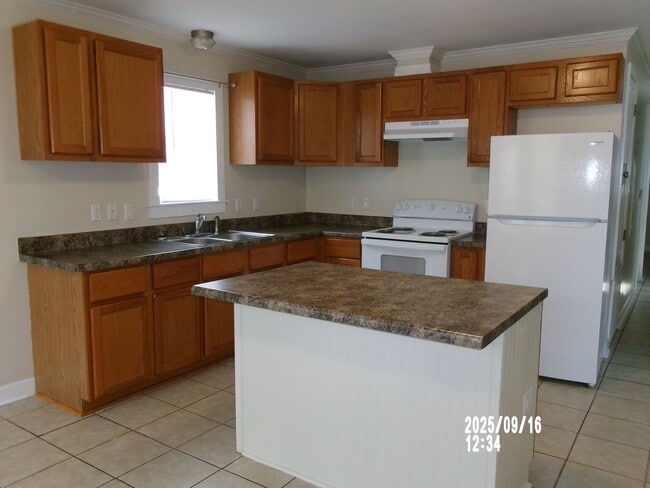 Building Photo - 3BR/1.5BA Single Family Home in Pascagoula...