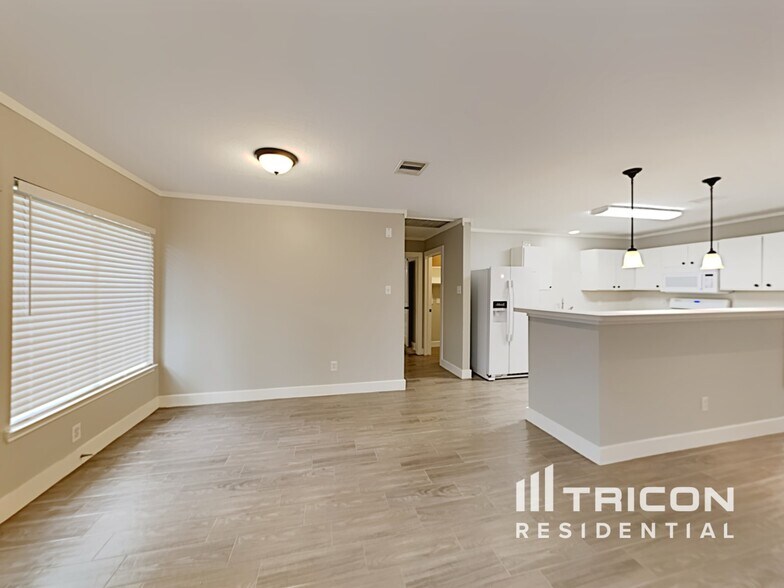 Building Photo - 21880 Silver Oak Ct