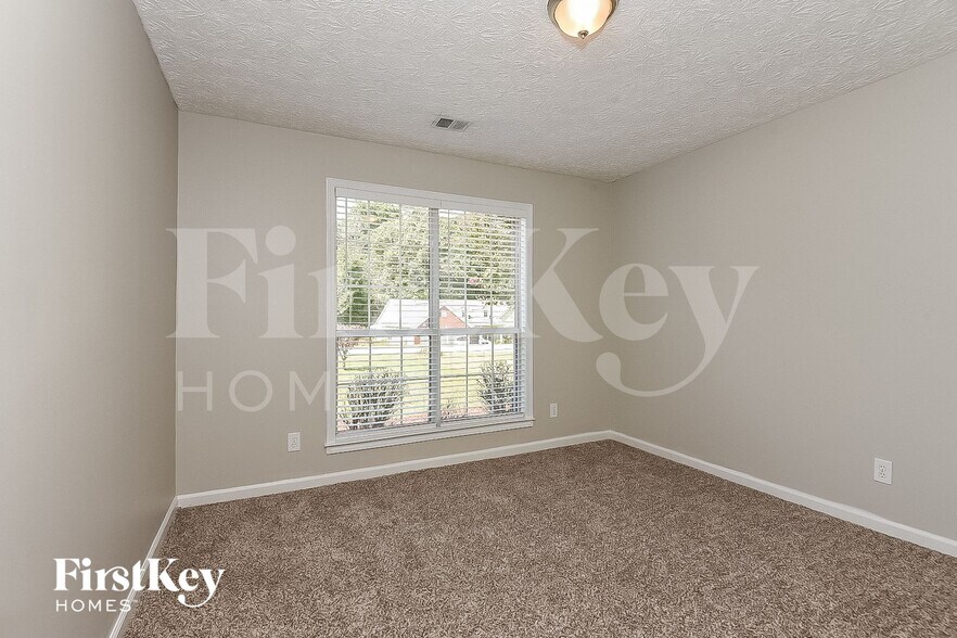 Building Photo - 2504 Baysridge Dr NW