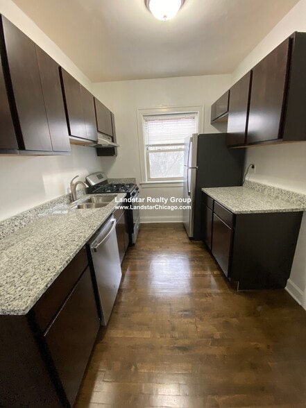 Building Photo - 732 Reba Pl