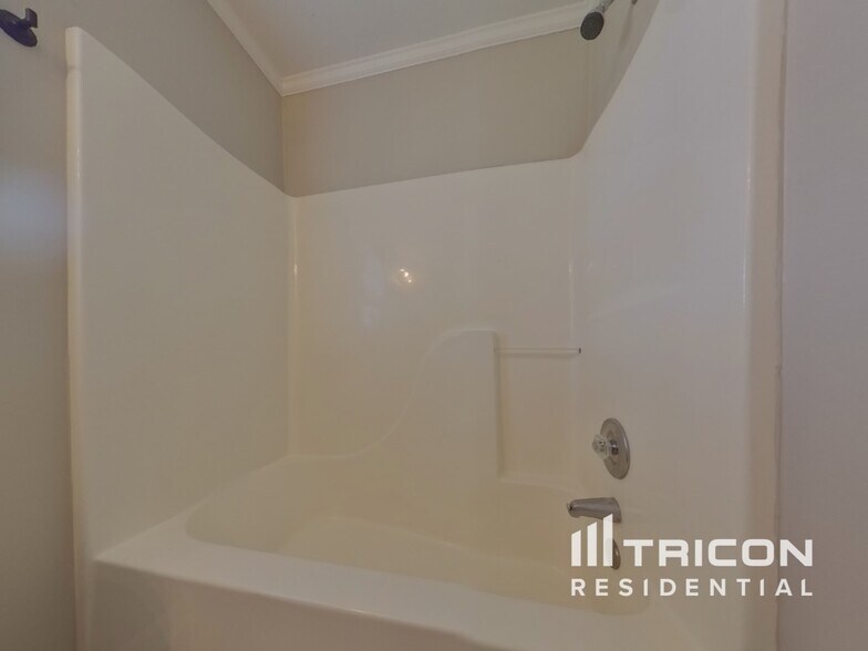 Building Photo - 114 Ivy Brook Dr