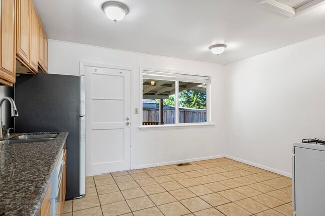 Building Photo - Beautiful 4bed 2bath Home in Renton