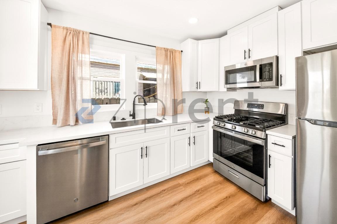 Building Photo - 854 Orange Ave