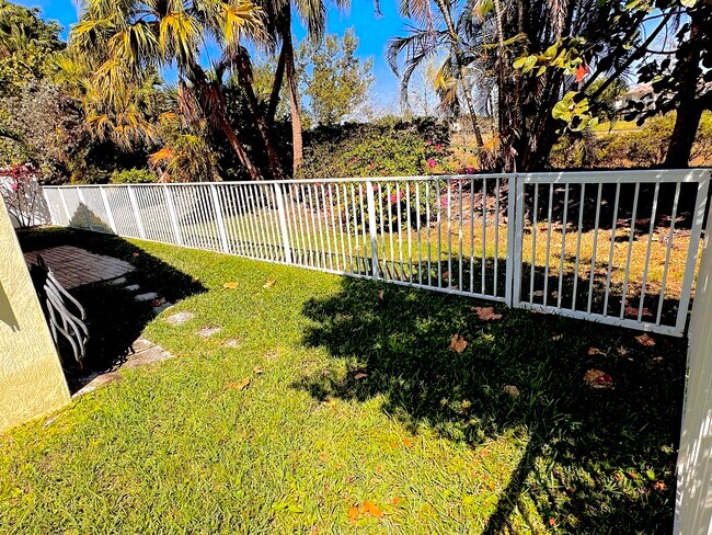 Fenced Yard - 10667 Oak Bend Way