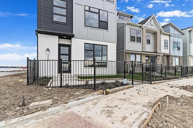 Building Photo - 702 Resort Dr