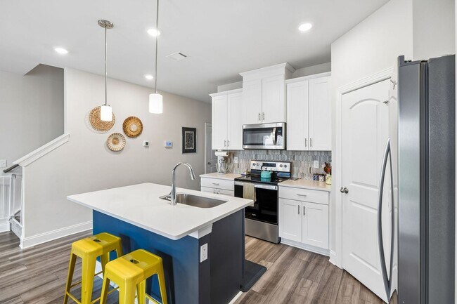 Building Photo - Beautifully maintained and now available as a rental for the very first time!