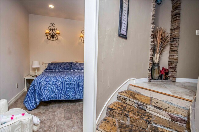 Building Photo - 25219 Hideaway Run Dr
