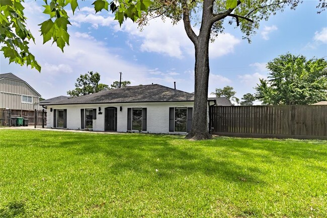Building Photo - 1614 Hillendahl Blvd